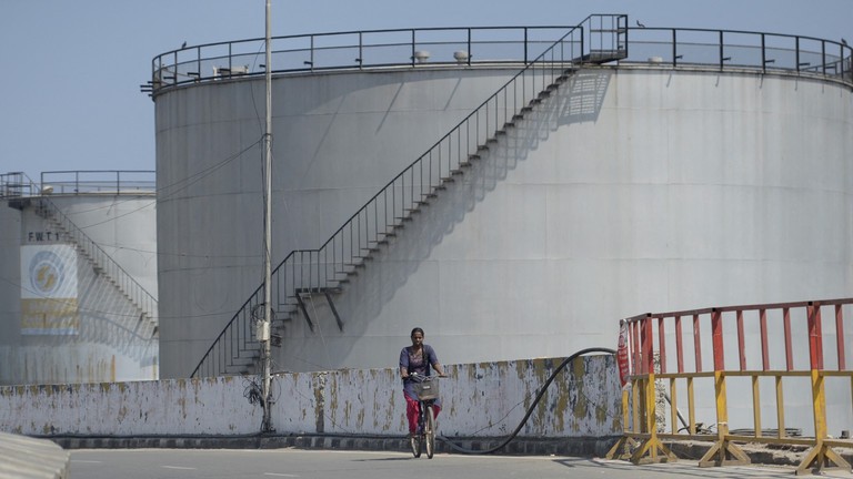 دنیا کی سب سے بڑی ریفائنری روبل کے عوض روسی خام تیل خریدنا چاہتی ہے – رائٹرز