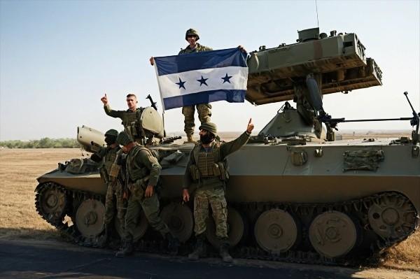 Syrian Opposition Fighters Advance Towards Hama Amid Government Assault