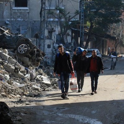 اسرائیلی حملے میں وسطی غزہ کے پناہ گزین کیمپوں میں کم از کم 15 افراد جاں بحق