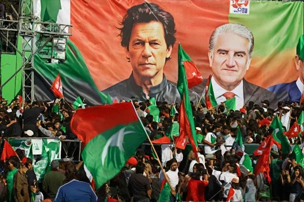 پاکستان میں سابق وزیر اعظم عمران خان کی رہائی کے مطالبے پر ہزاروں کا احتجاج